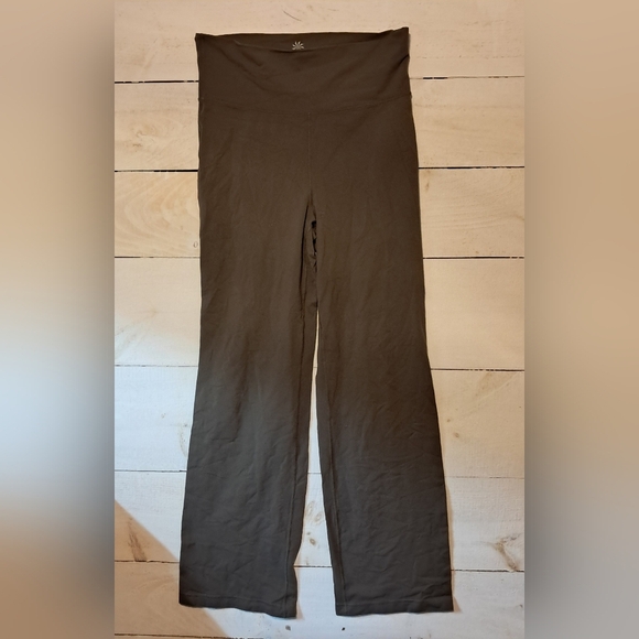 Athleta Straight Leg Flare Pants  Womens Small Green Medium MT Leggings - Picture 1 of 7